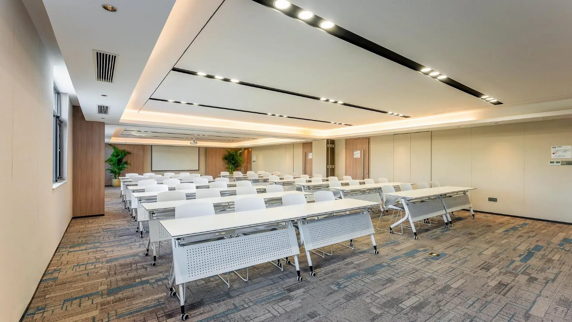 Holiday Inn Express Luoyang Longmen By Ihg 4*, Luoyang (Henan)