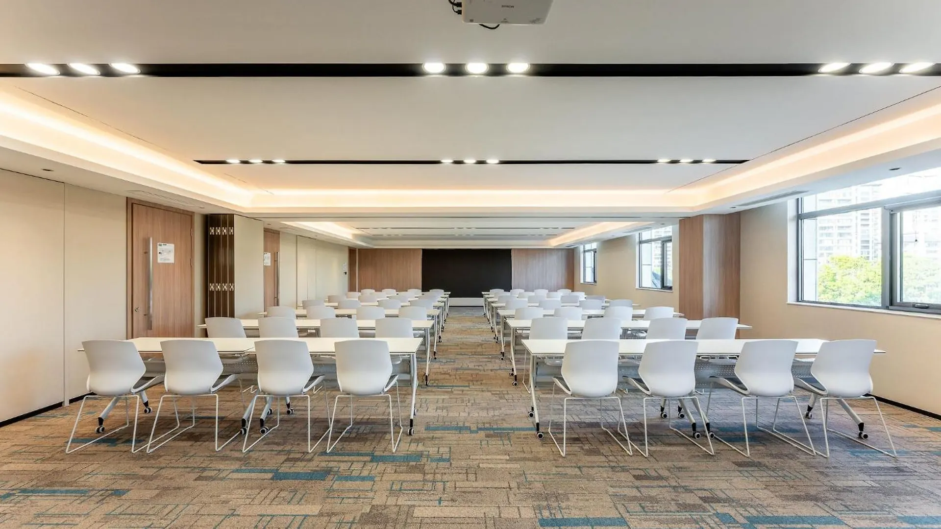Holiday Inn Express Luoyang Longmen By Ihg 4*, Luoyang (Henan)